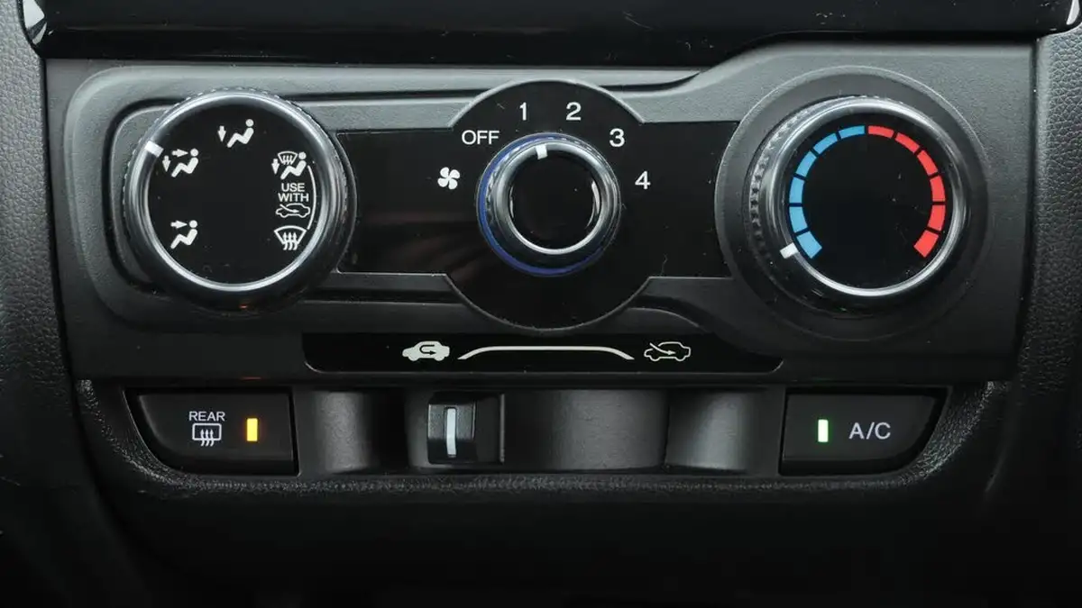 2019-honda-jazz-13-i-vtec-s-big-12
