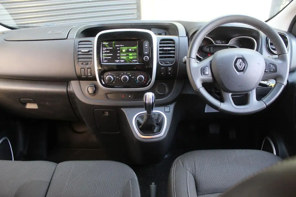 2020-renault-trafic-passenger-20dci-ll30-170-sport-nav-big-1