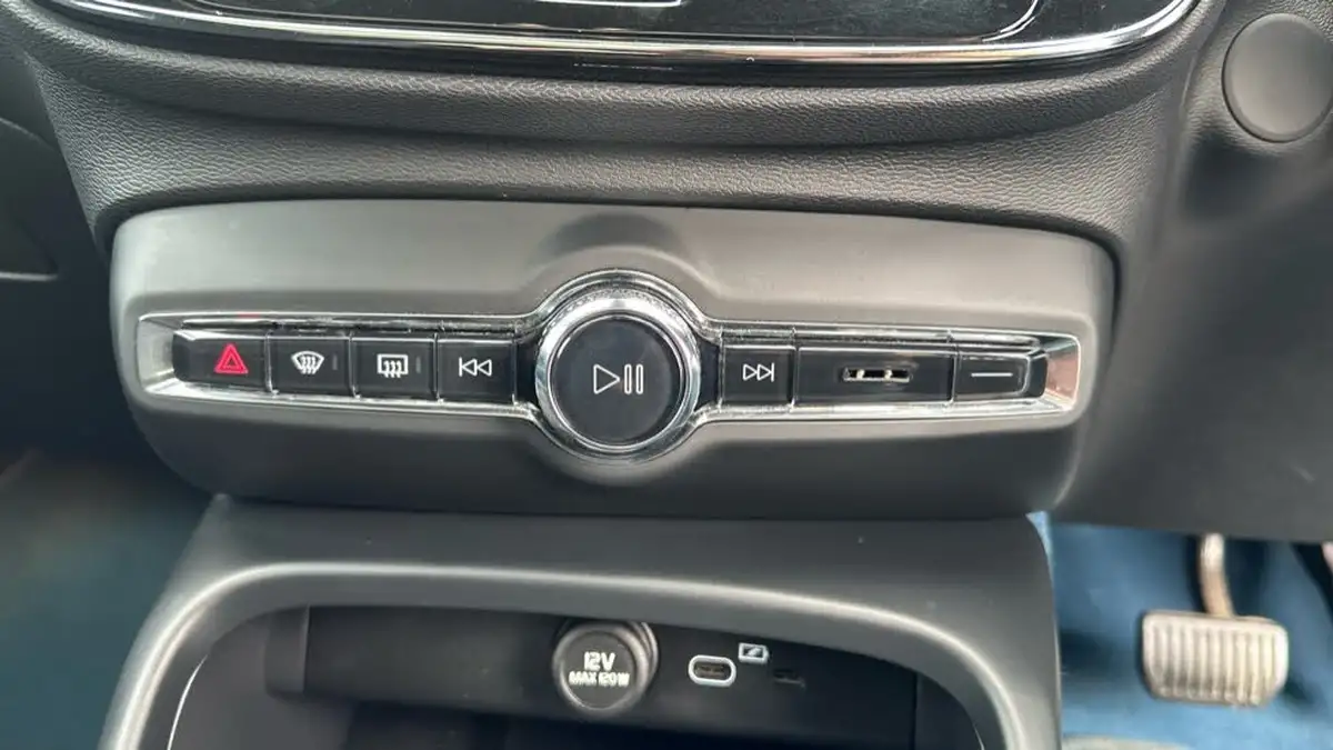 2022-volvo-c40-e-twin-recharge-pro-big-36