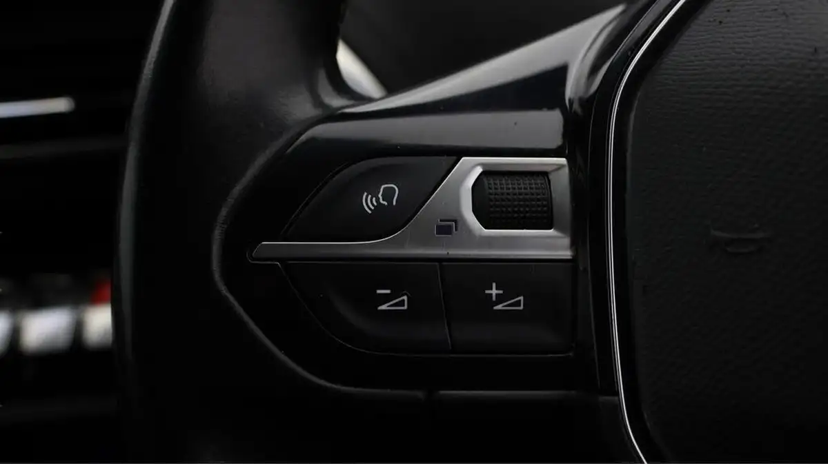 2021-peugeot-5008-suv-15-bluehdi-allure-big-22