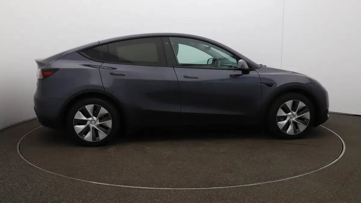 2023-tesla-model-y-e-rwd-big-48