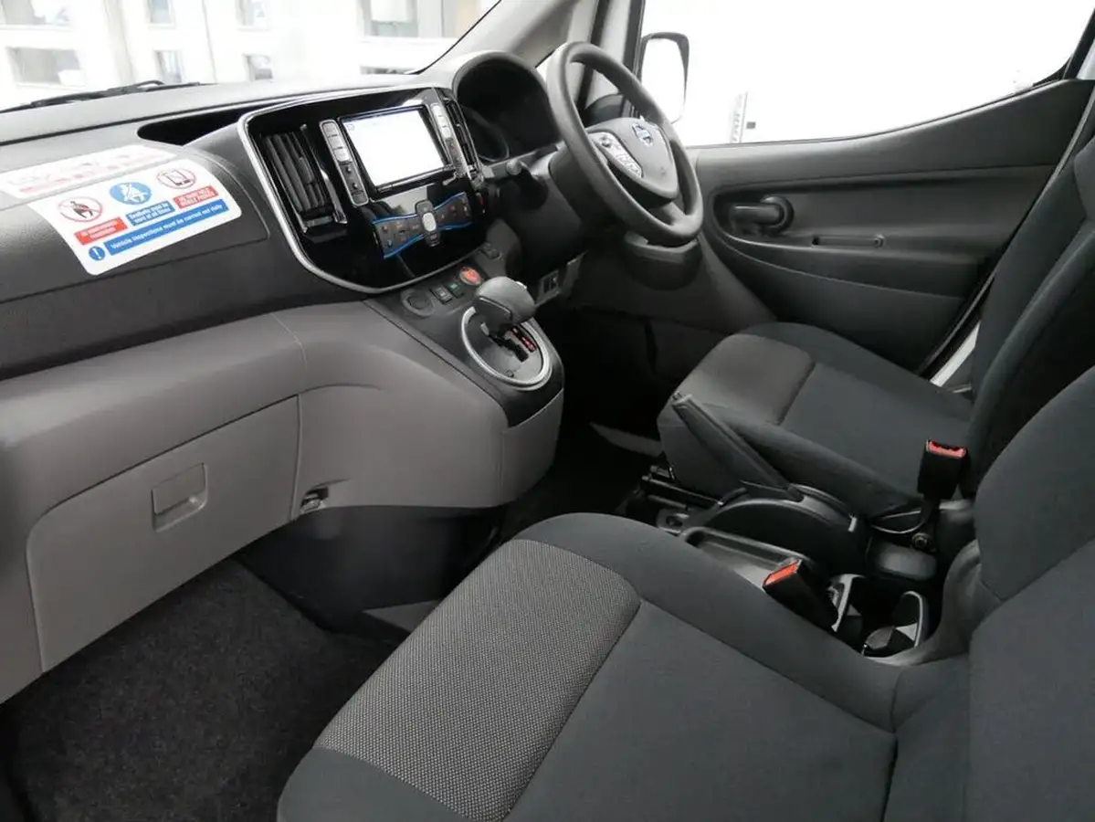 2021-nissan-env200-e-tekna-rapid-panel-van-big-19
