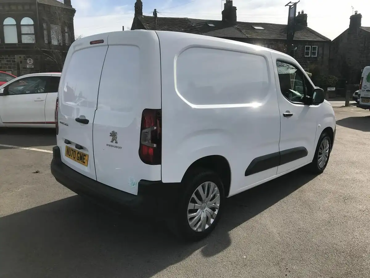 2020-peugeot-partner-15-bluehdi-1000-professional-100ps-eu6dt-panel-big-10