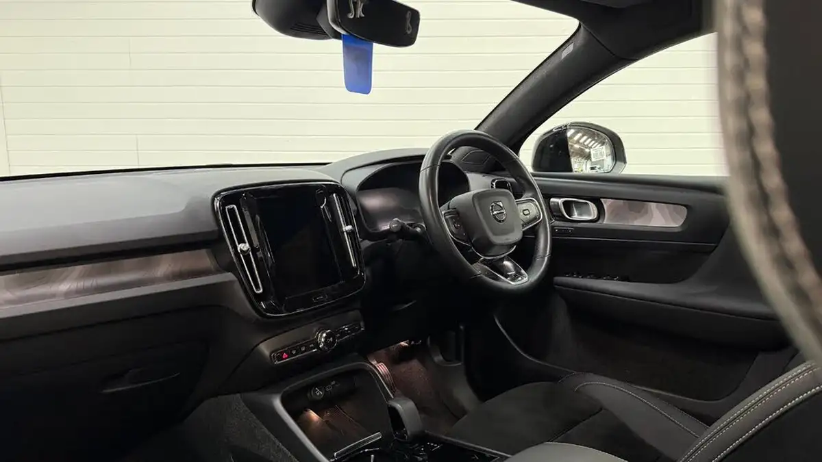 2022-volvo-c40-e-twin-recharge-pro-big-39