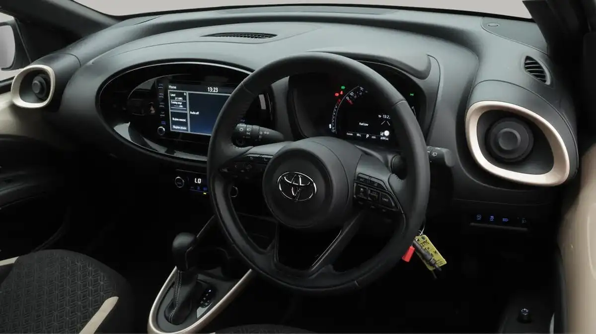 2022-toyota-aygo-x-10-vvt-i-edge-cvt-big-9