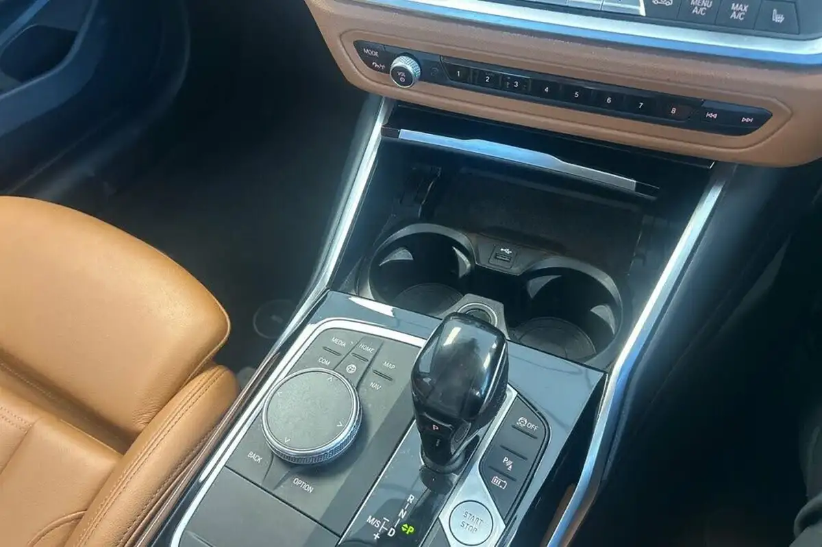 2021-bmw-3-series-20-330e-xdrive-sport-pro-saloon-4d-big-28
