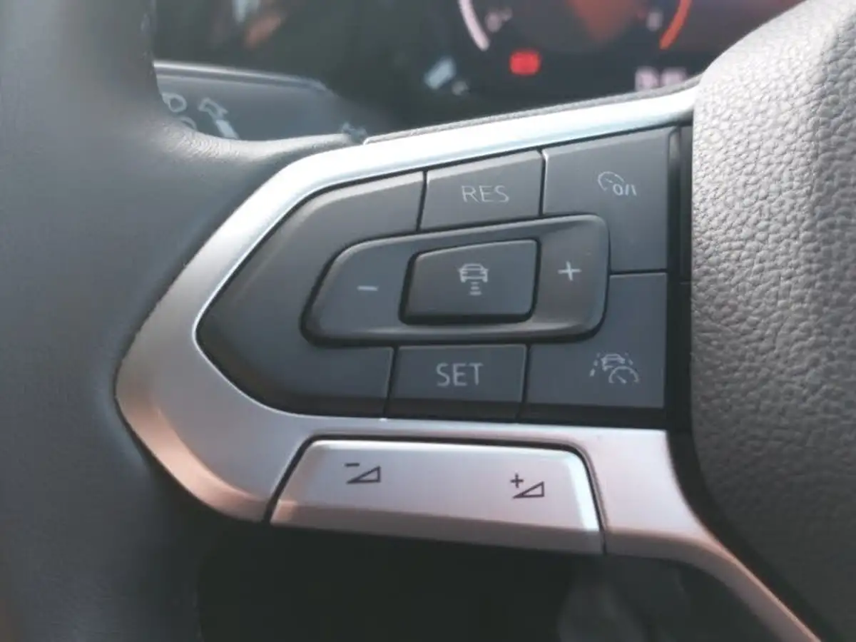 2022-volkswagen-golf-15-tsi-style-130ps-hatchback-big-11