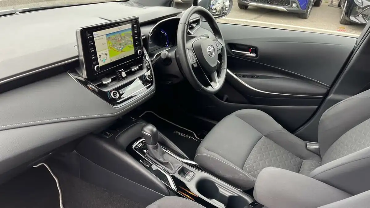 2020-toyota-corolla-18-vvt-i-icon-tech-spare-wheel-touring-sports-5d-big-31