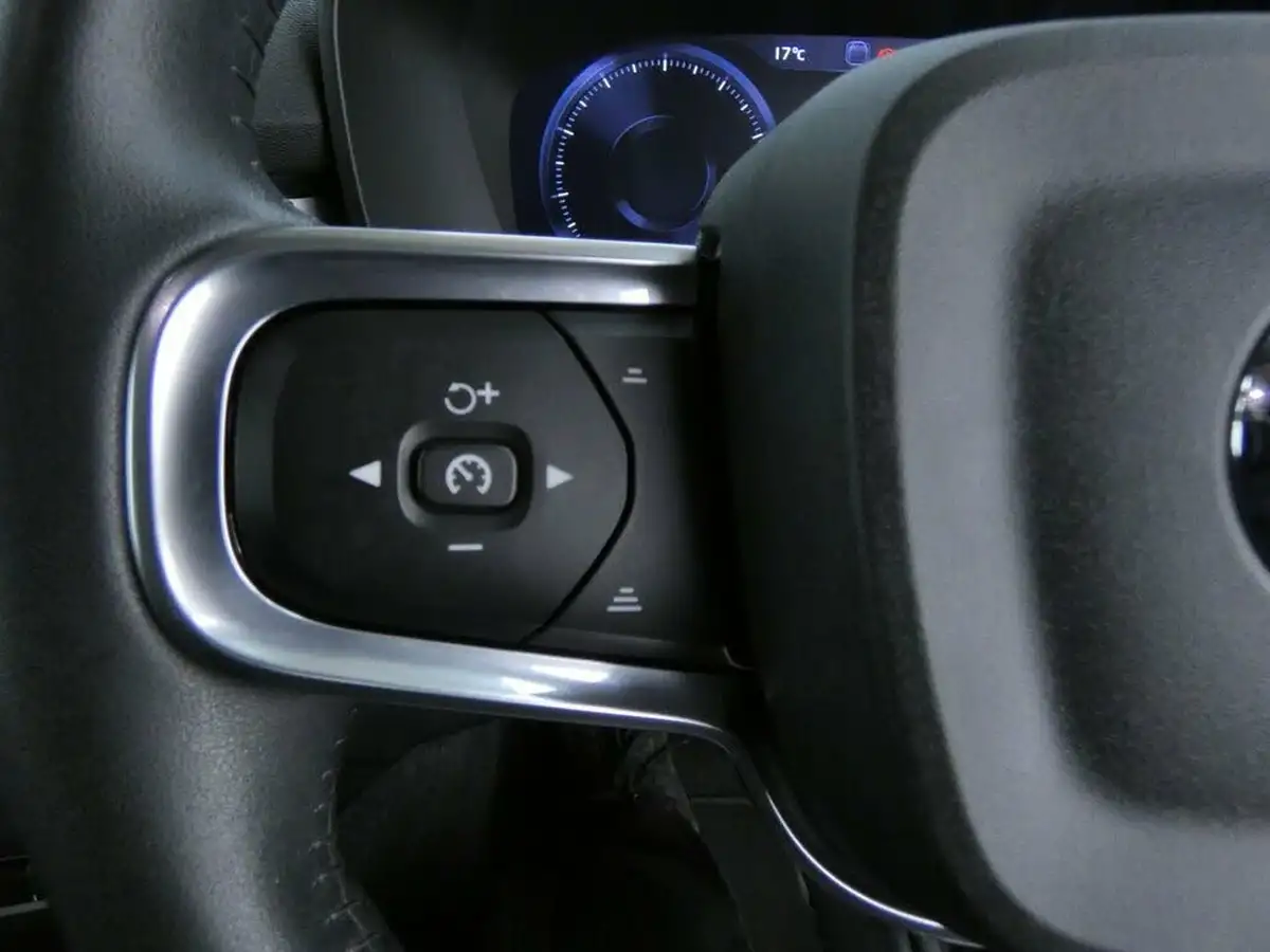 2021-volvo-xc40-15-t3-momentum-161bhp-big-12
