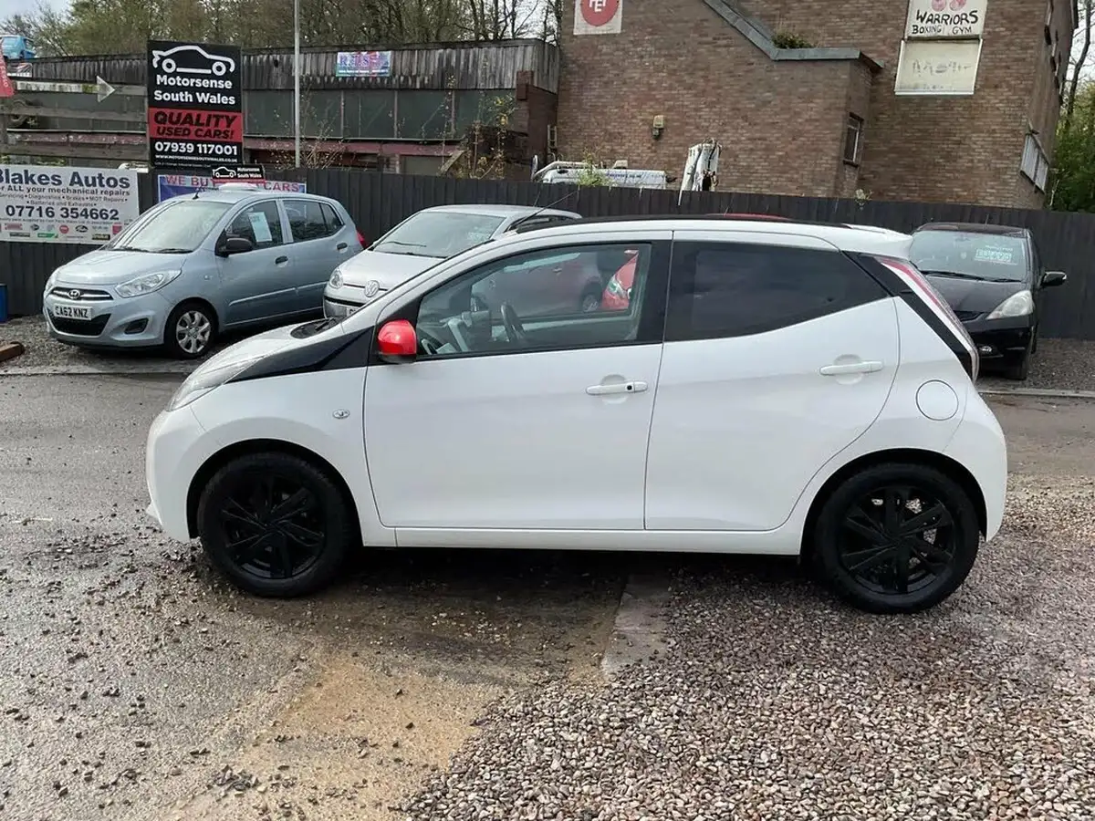 2015-toyota-aygo-10-vvt-i-x-pression-5d-big-71