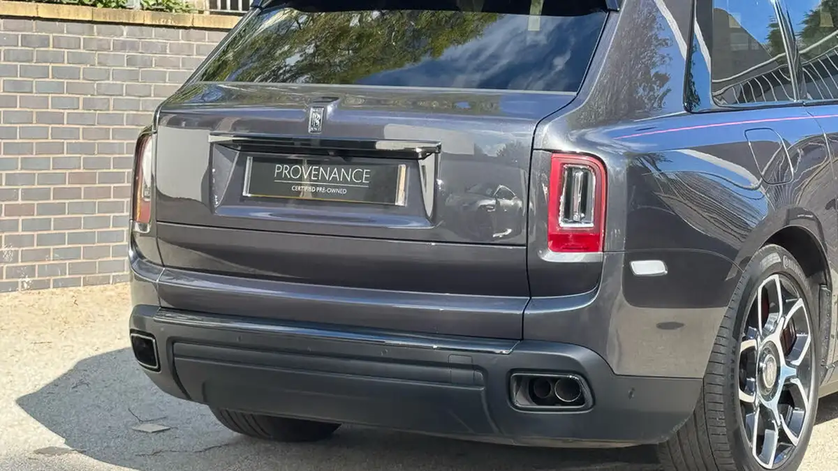 2021-rolls-royce-cullinan-675-black-badge-big-19