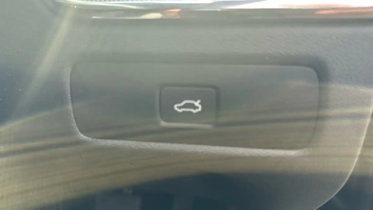 2025-volvo-xc60-20-b5-plus-black-edition-big-37