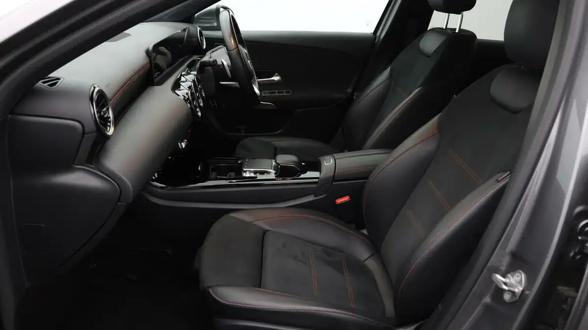 2019-mercedes-benz-a-class-20-a220-amg-line-saloon-4d-4matic-big-13