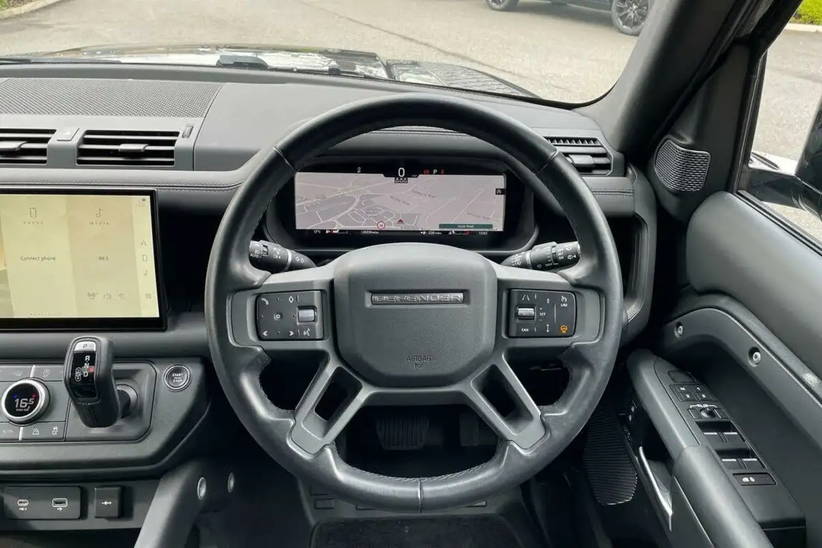 2023-land-rover-110-defender-30-d300-x-dynamic-hse-big-11