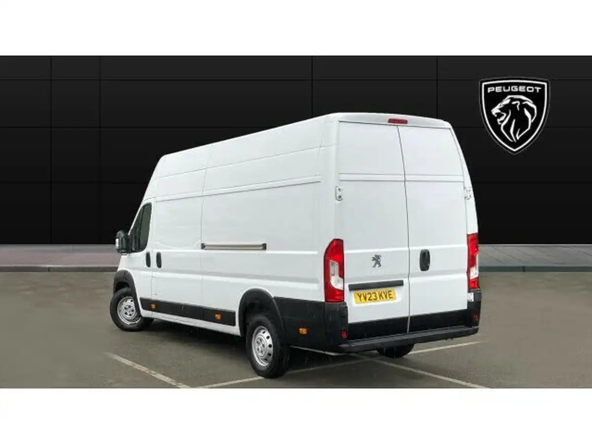 2023-peugeot-boxer-22-bluehdi-professional-premium-435-l4h3-big-1