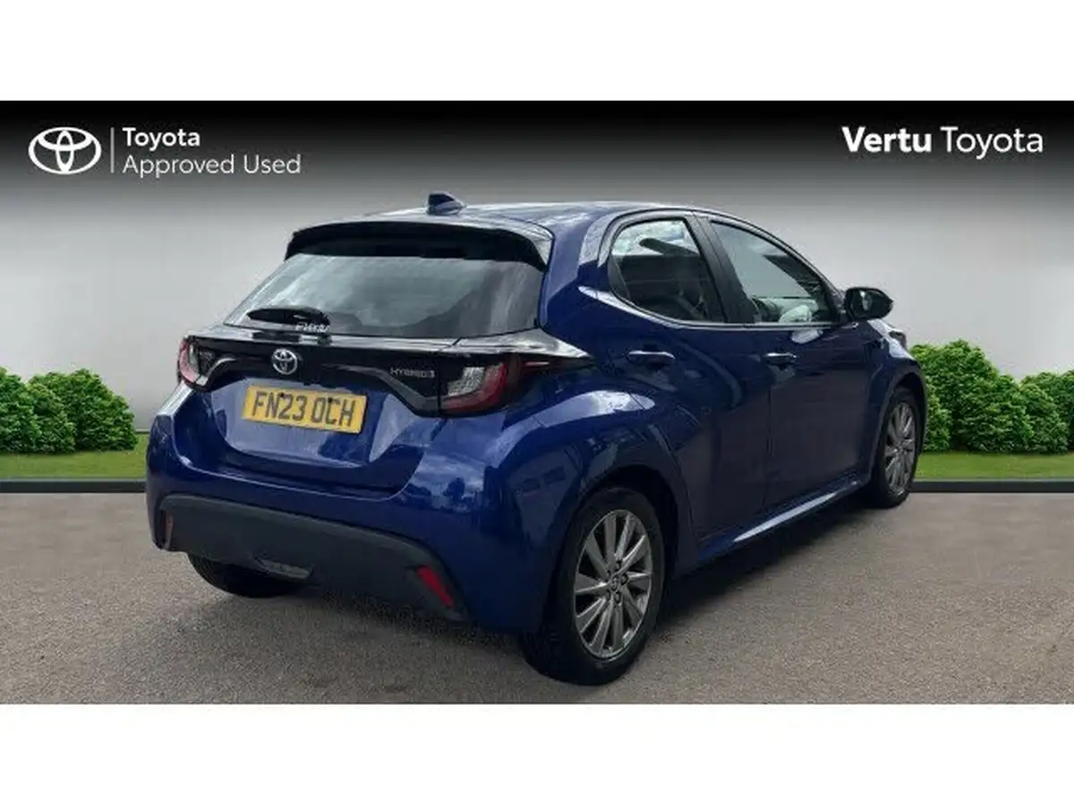 2023-toyota-yaris-15-vvt-i-icon-big-1