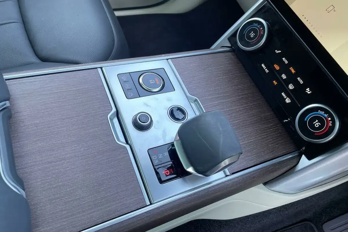2023-land-rover-range-rover-30-p440e-se-big-18