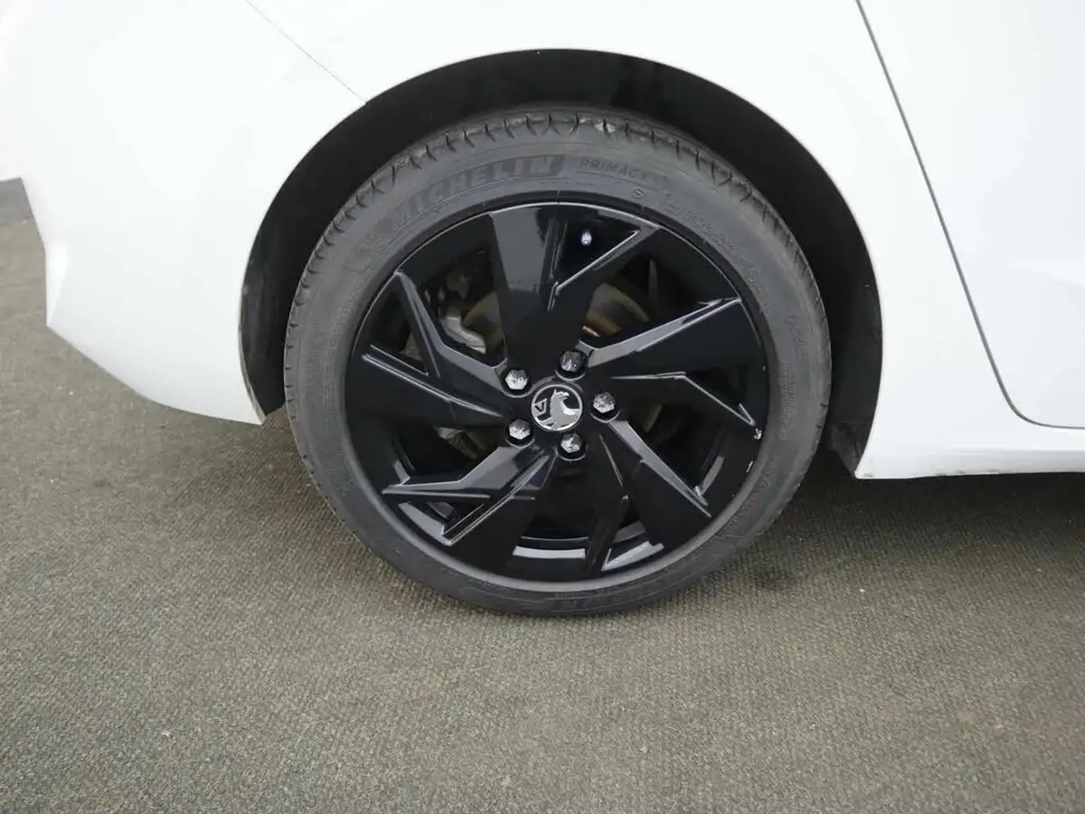 2023-vauxhall-astra-12-turbo-gs-hatchback-big-5