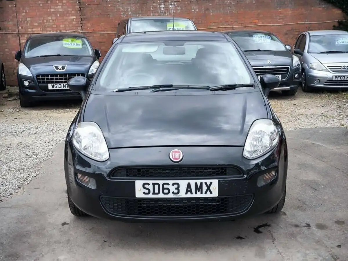 2013-fiat-punto-12-pop-ss-3d-big-18