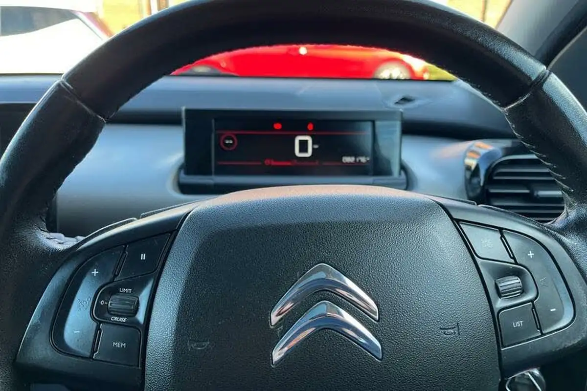 2019-citroen-c4-cactus-15bluehdi-flair-100ps-big-11