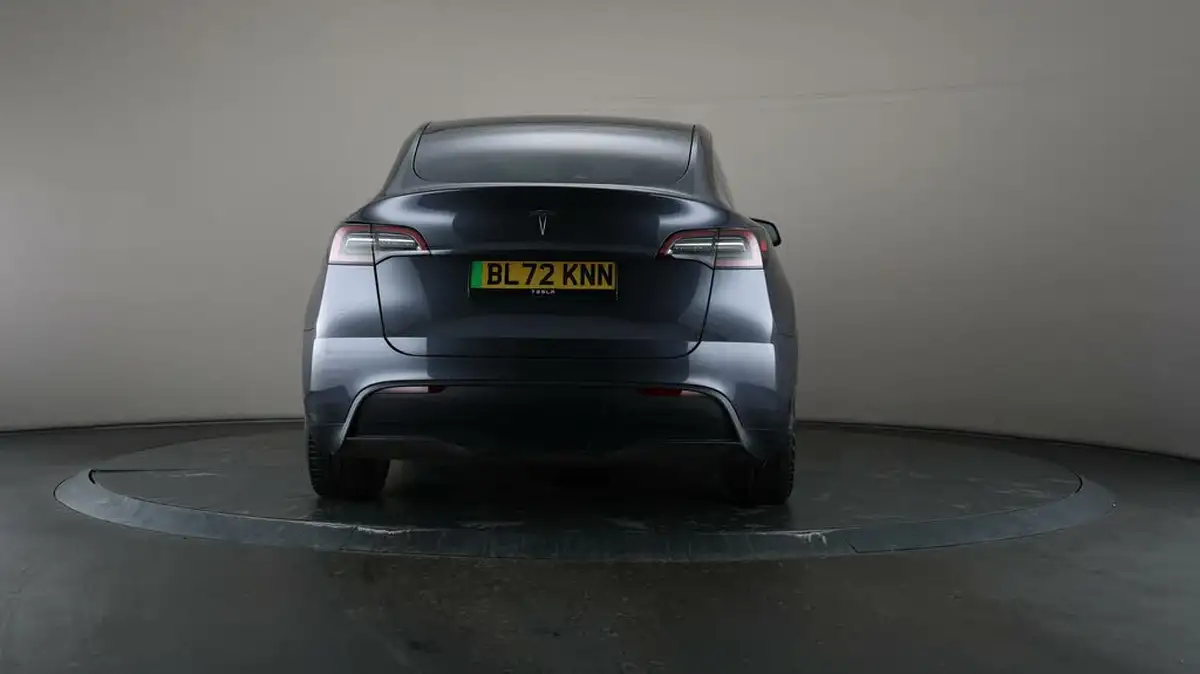 2022-tesla-model-y-e-rwd-big-25