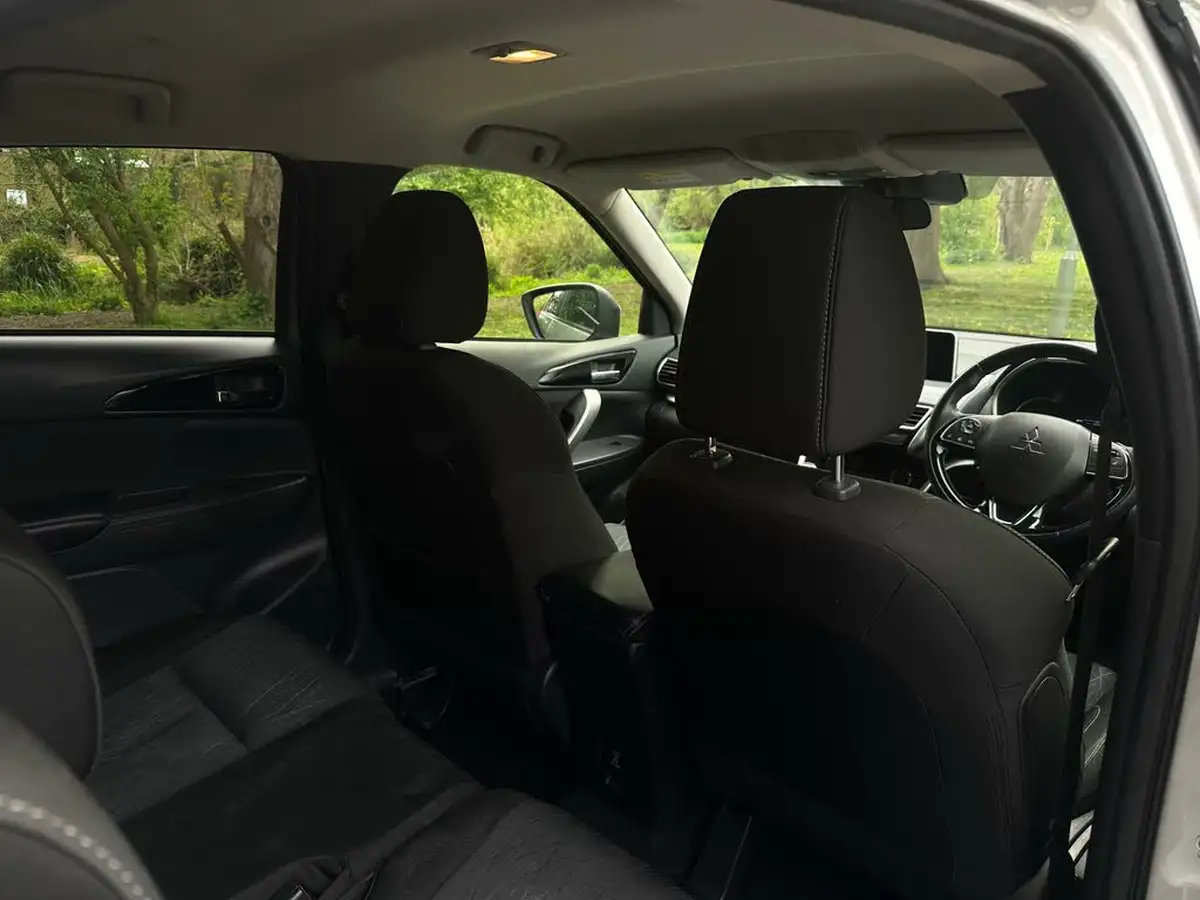 2018-mitsubishi-eclipse-cross-15-3-big-44