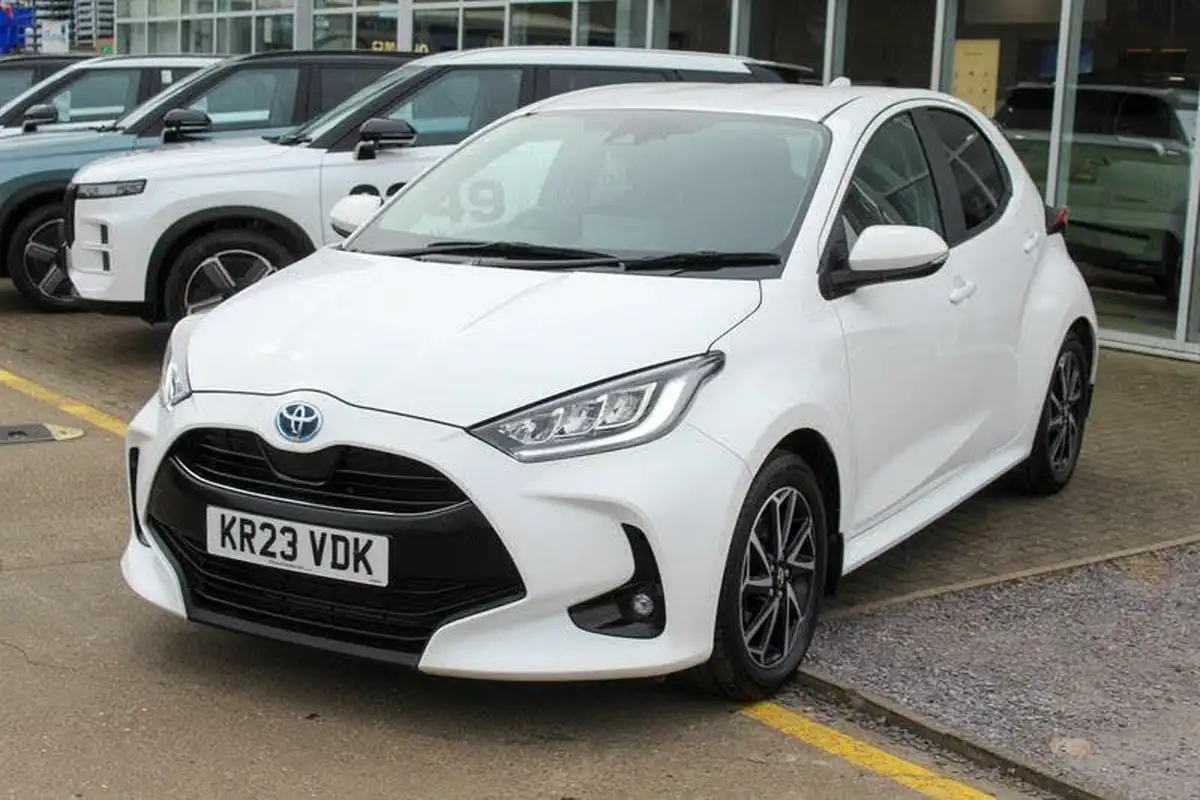 2023-toyota-yaris-15-vvt-i-design-big-2