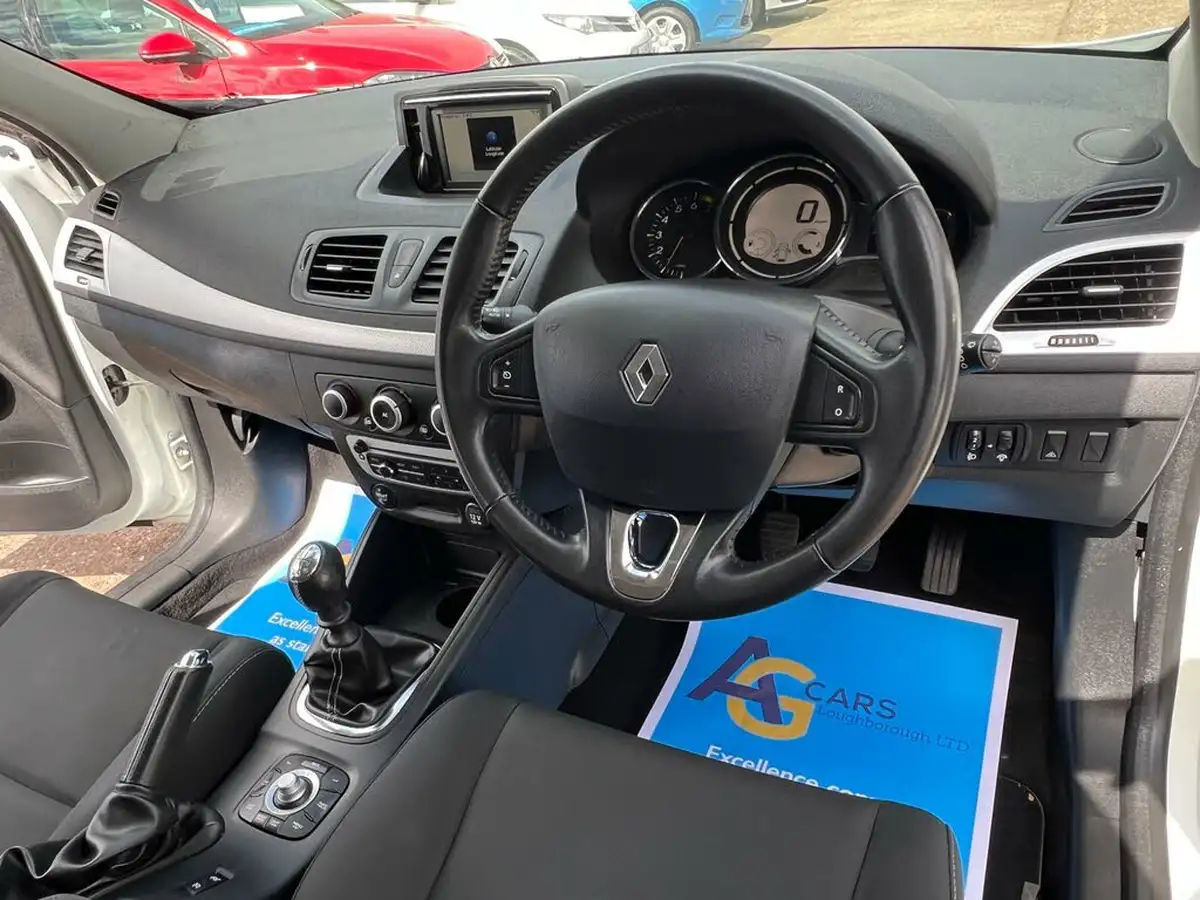 2013-renault-megane-16-dynamique-tom-tom-16v-110bhp-hatchback-5d-big-2