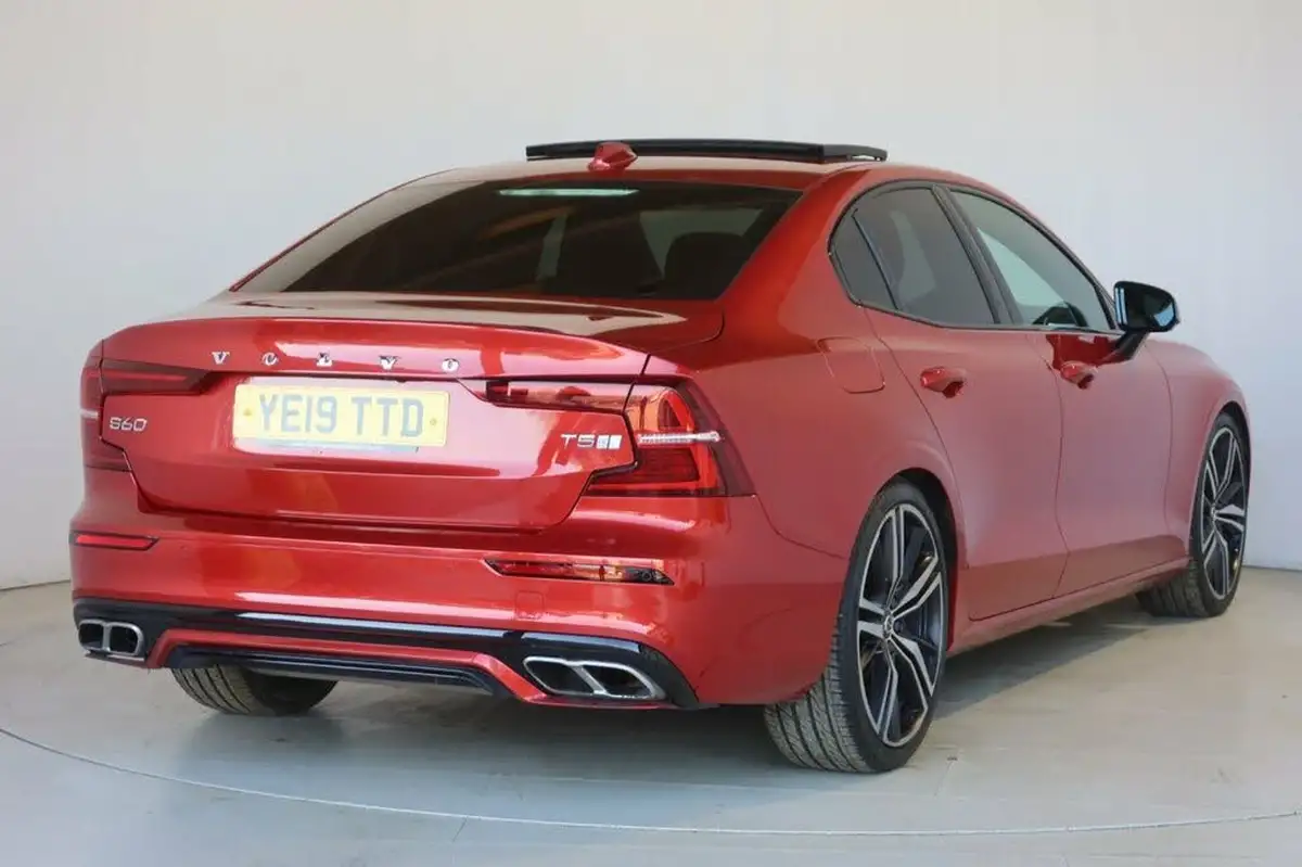 2019-volvo-s60-20-t5-r-design-plus-big-14