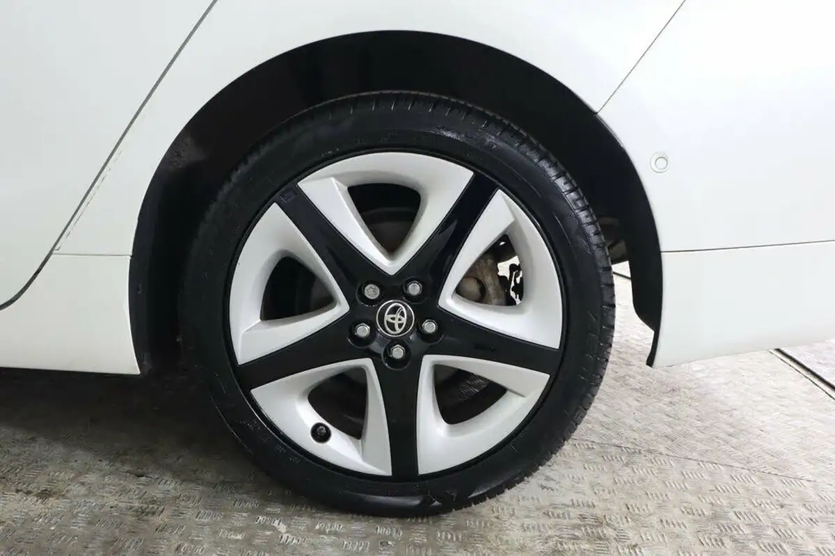 2018-toyota-prius-18-vvt-i-business-edition-plus-ss-big-13