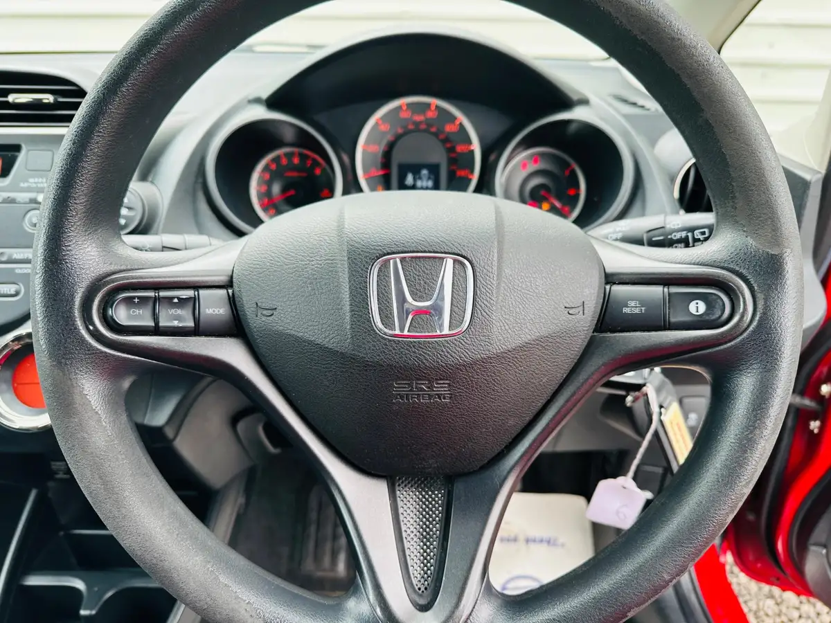 2012-honda-jazz-14-es-big-46