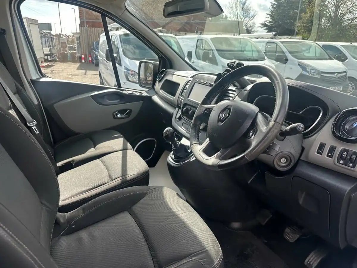 2015-renault-trafic-16dci-sl27-120-sport-low-roof-van-big-17