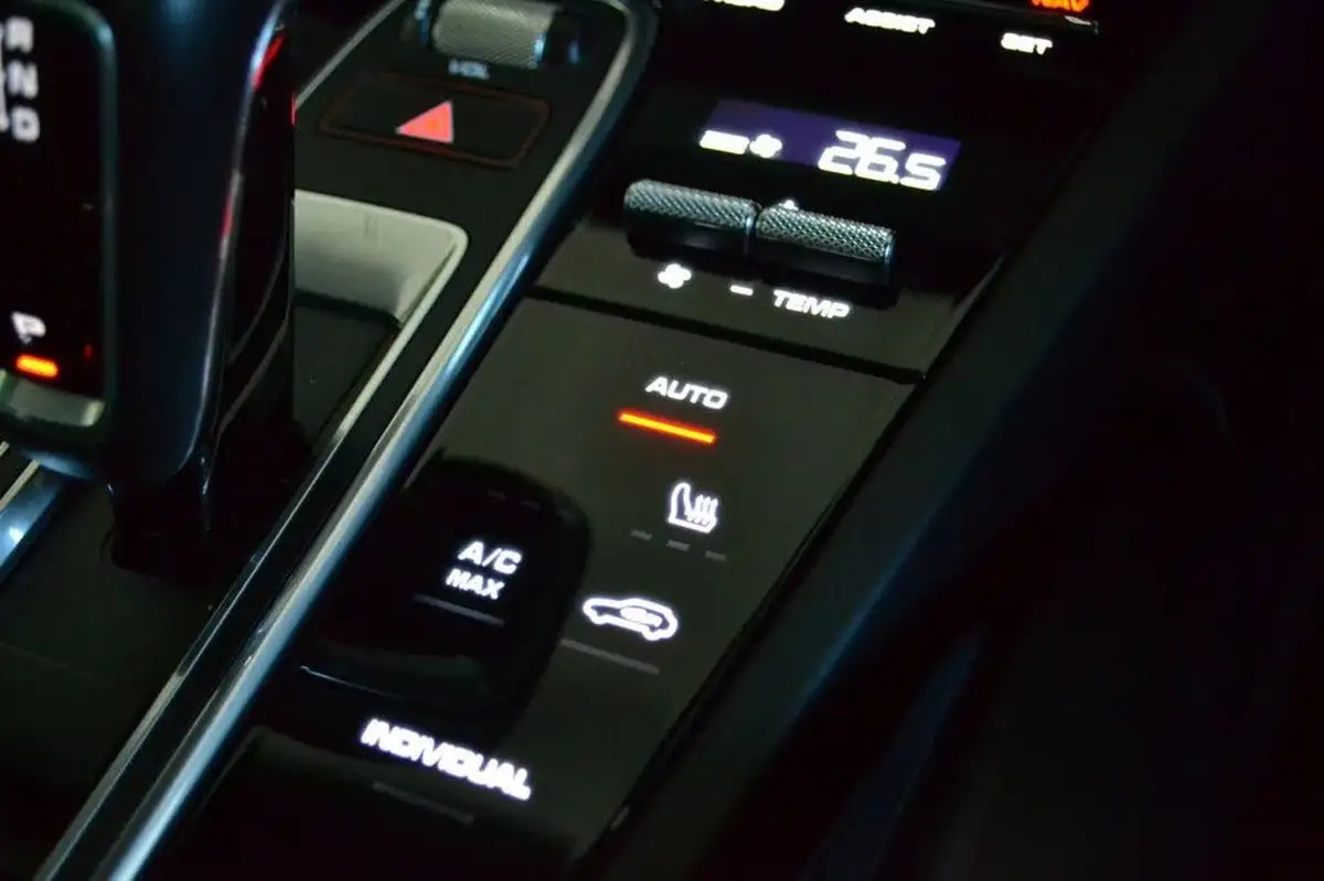 2020-porsche-cayenne-30-v6-s-big-38