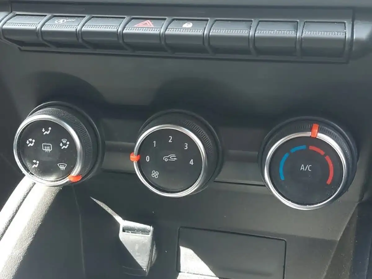 2021-renault-clio-10-sce-play-75bhp-big-15