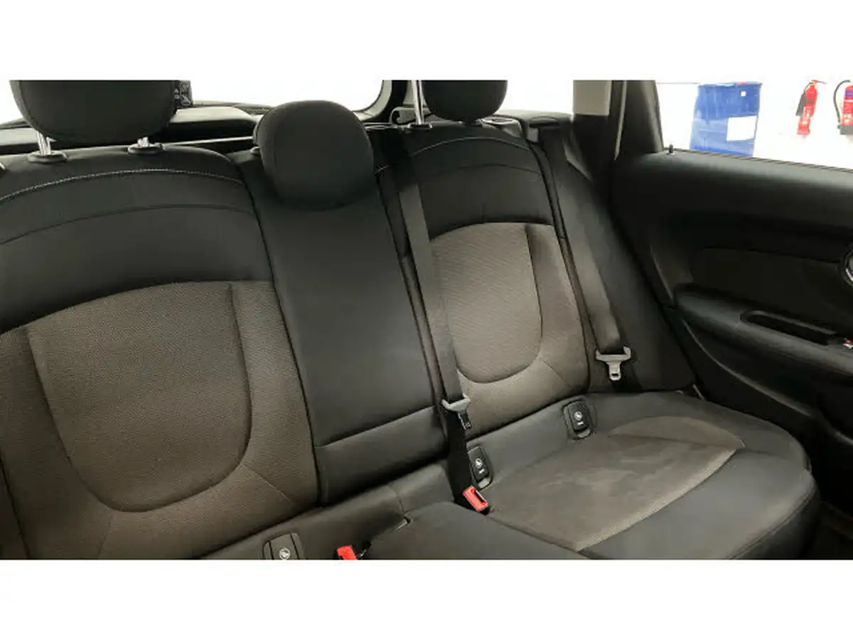 2020-mini-clubman-15-cooper-classic-big-11