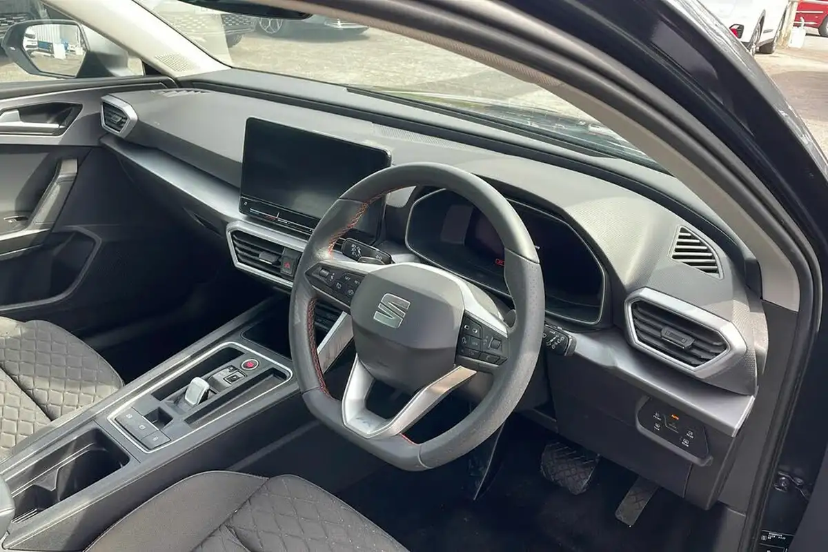 2022-seat-leon-15-etsi-fr-estate-big-8
