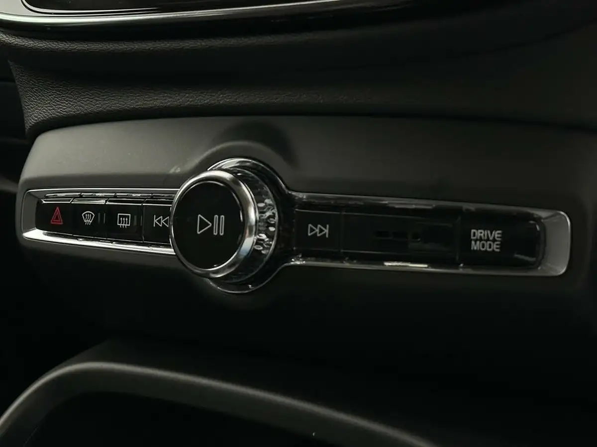 2020-volvo-xc40-20td-d3-momentum-geartronic-big-18
