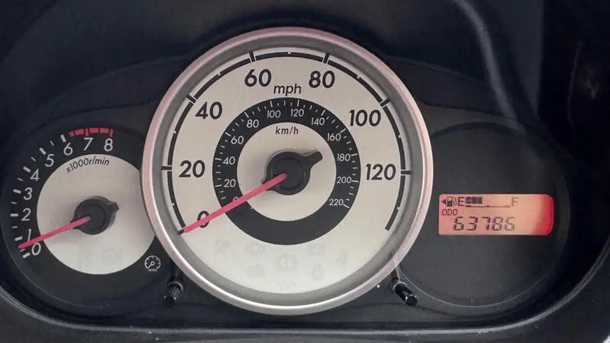2010-mazda-mazda2-13-tamura-5d-big-26