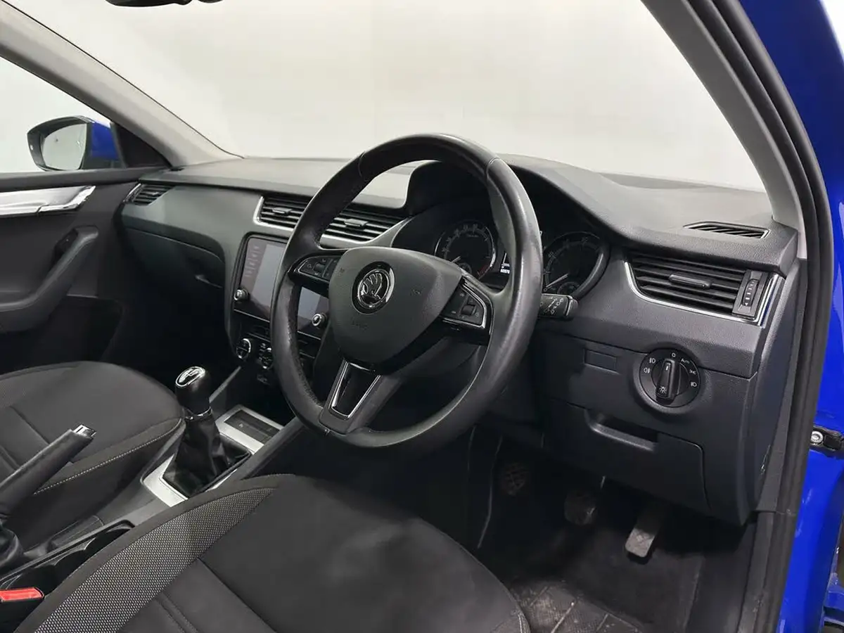 2020-skoda-octavia-16tdi-se-technology-estate-big-8