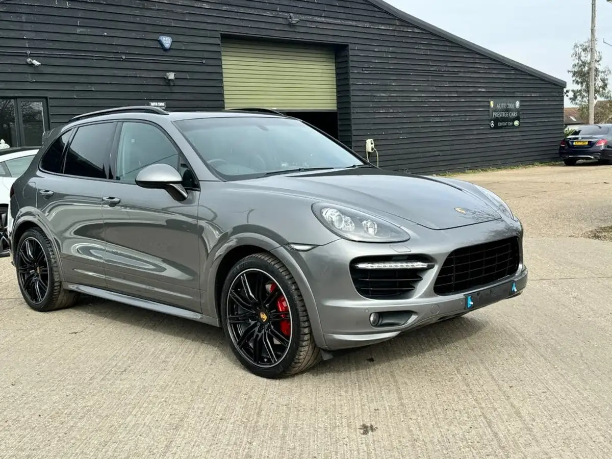 2014-porsche-cayenne-48-gts-big-0