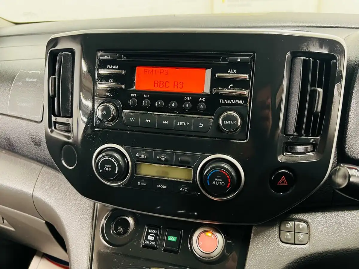 2019-nissan-env200-e-acenta-panel-van-auto-big-16