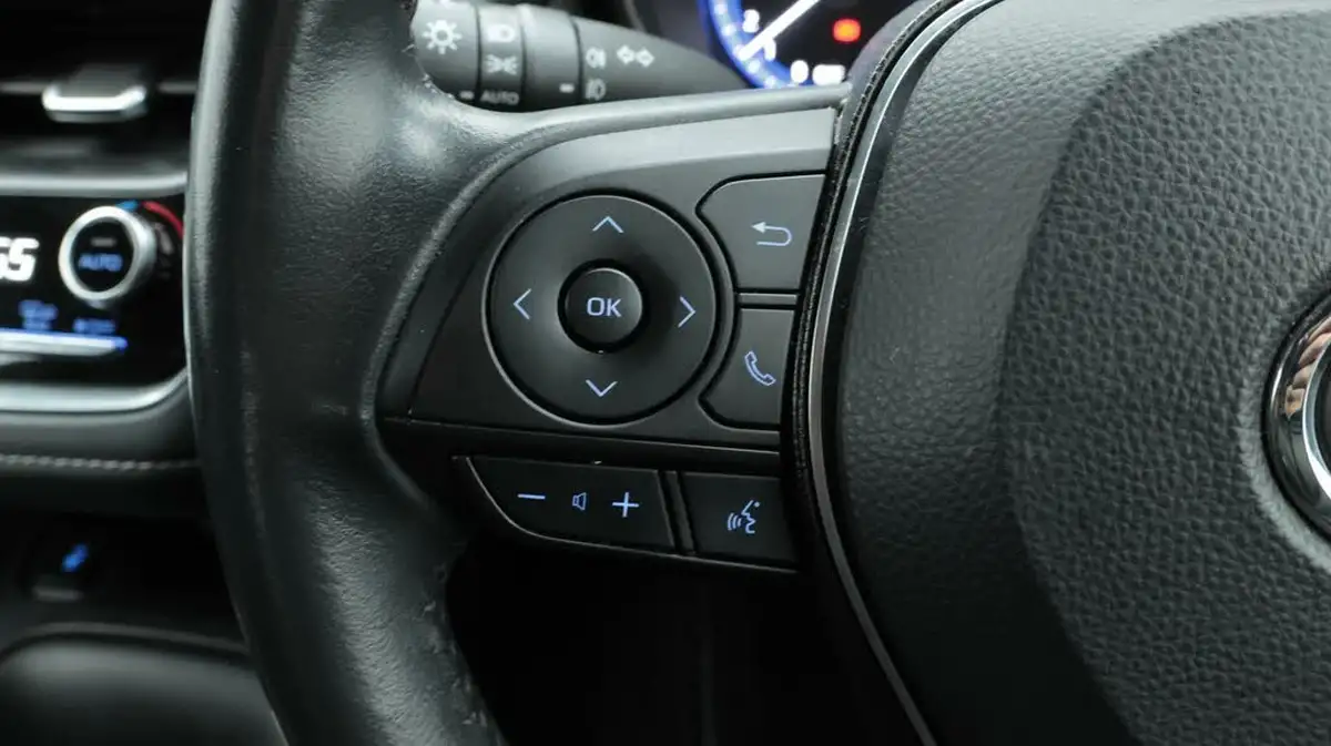2022-toyota-corolla-18-vvt-i-icon-120bhp-trk-hatchback-5d-big-24