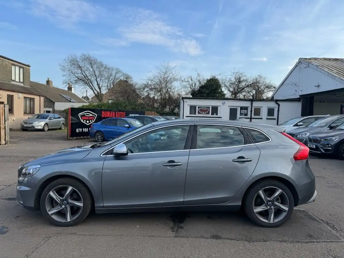 2015-volvo-v40-20td-d2-r-design-big-2