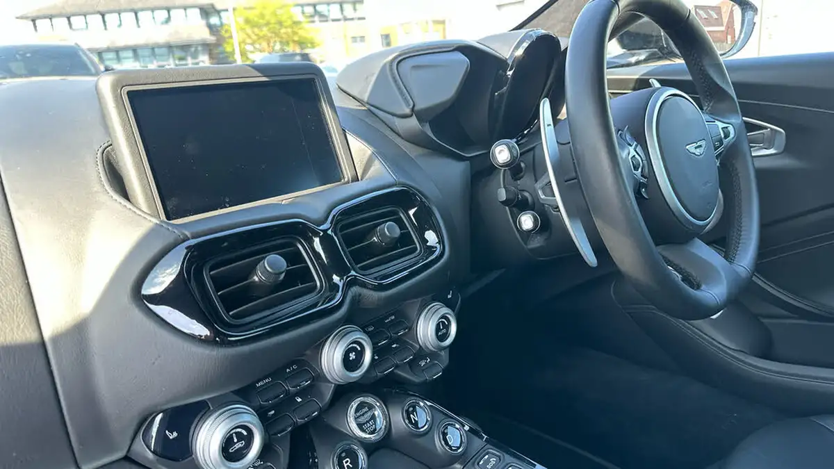 2019-aston-martin-vantage-40-v8-vantage-big-15