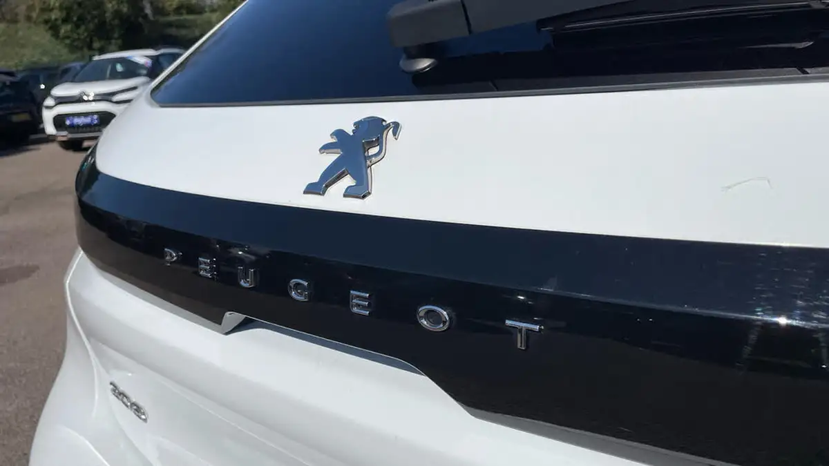 2020-peugeot-208-12-puretech-allure-premium-100bhp-big-25