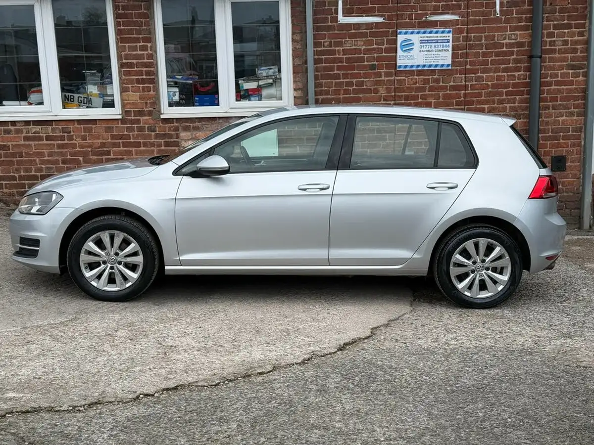 2014-volkswagen-golf-16tdi-se-ss-hatchback-5d-big-3