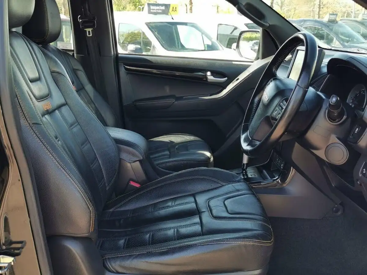 2018-isuzu-d-max-19td-blade-auto-big-6