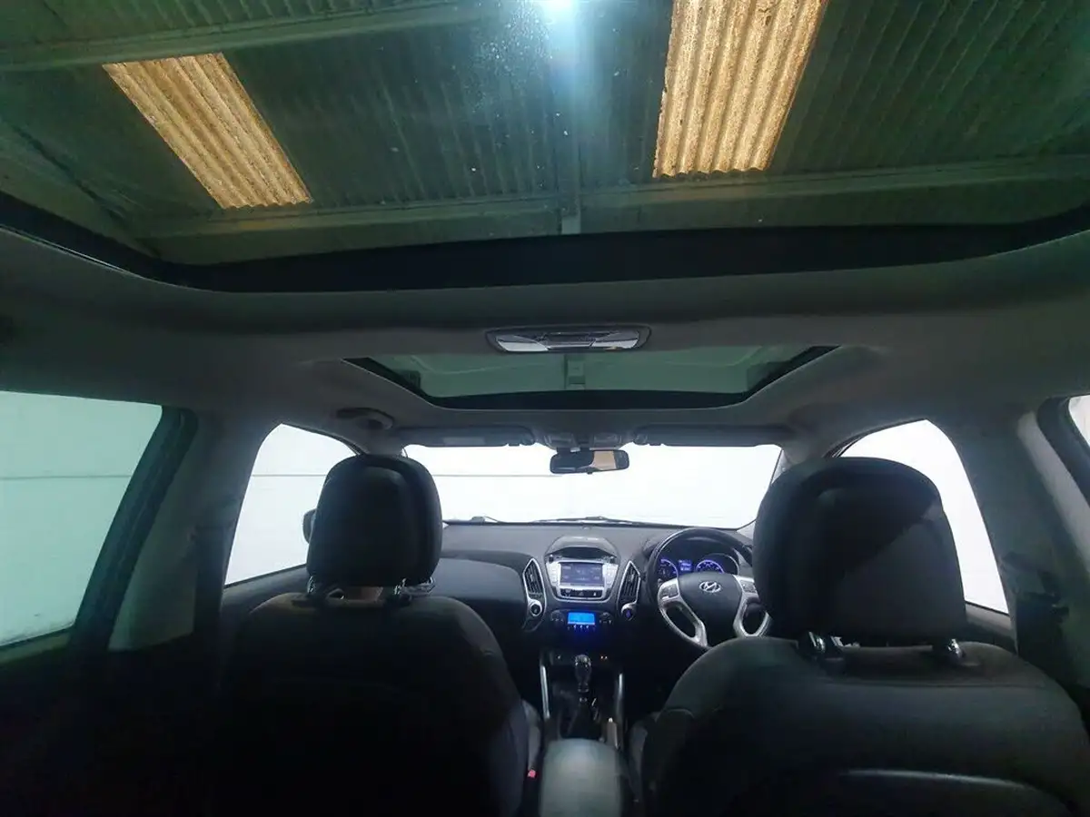 2012-hyundai-ix35-20td-premium-4wd-big-2