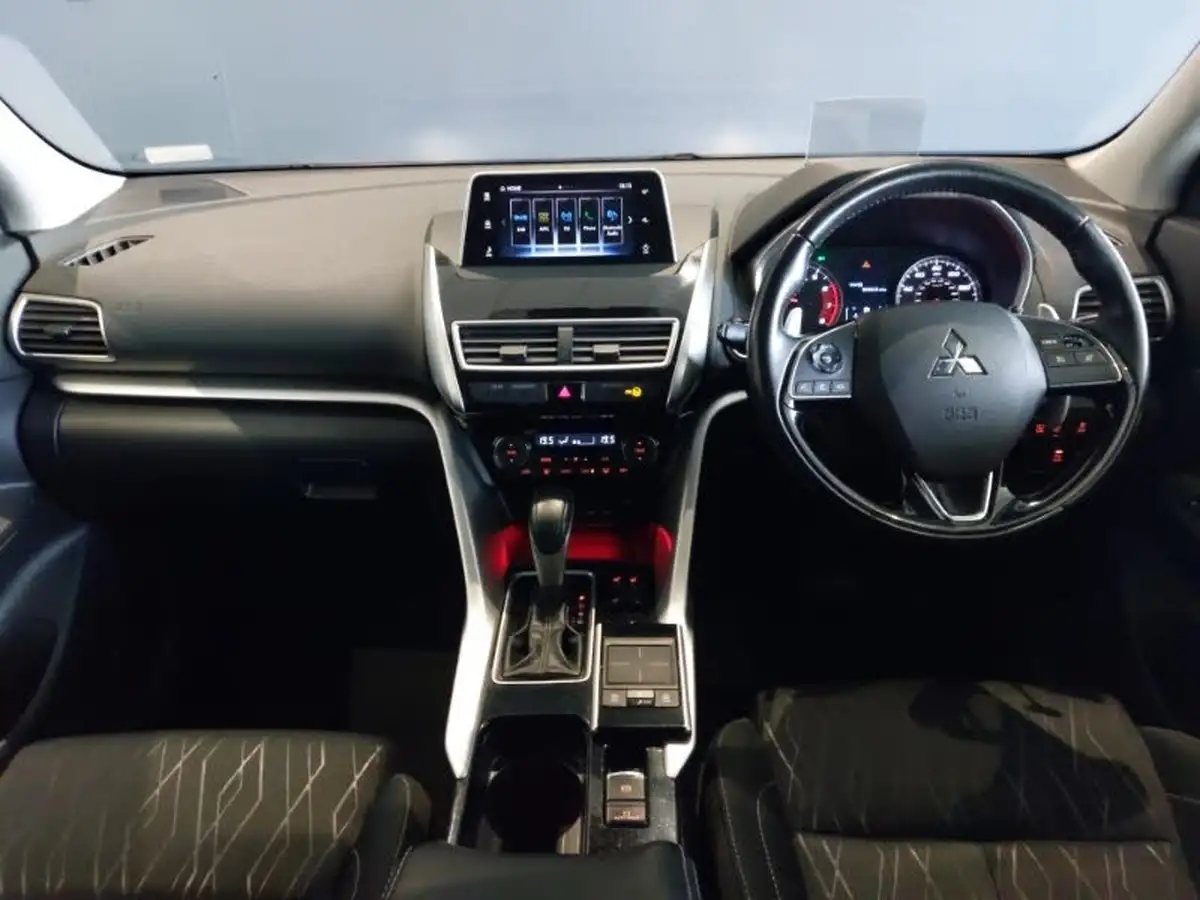 2018-mitsubishi-eclipse-cross-15-3-auto-big-2