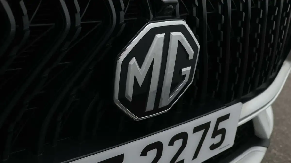 2023-mg-hs-15t-gdi-trophy-162ps-dct-big-22